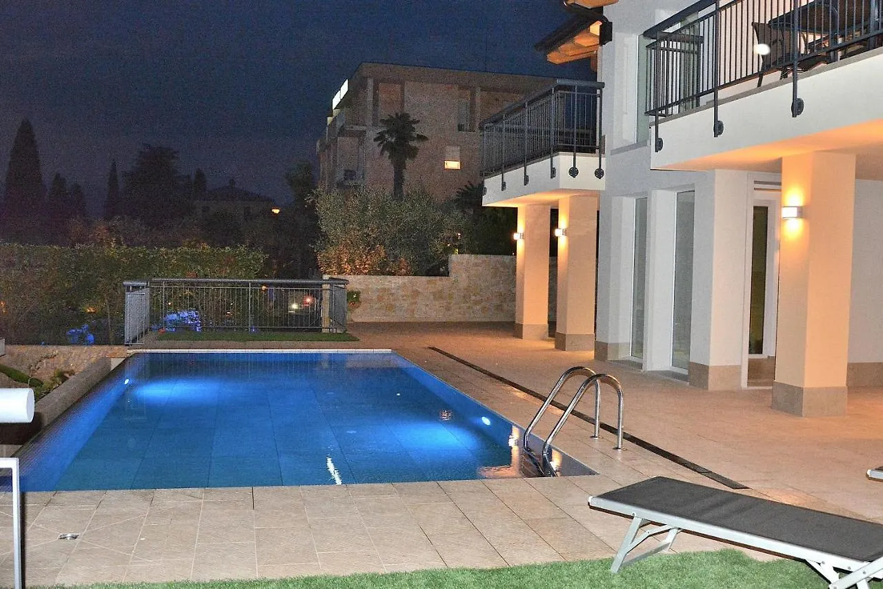 North House With Pool And Lake View Torri Del Benaco Lägenhet